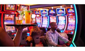 Suasana meja Live Casino tasyentoto dengan dealer profesional dan antarmuka mobile yang intuitif